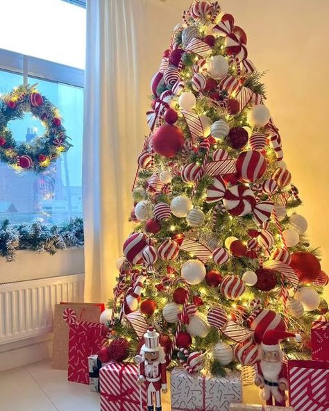 Christmas Inspo, Festive Treats, Day Left, Christmas Tree Themes, Christmas Candy Cane, Christmas Is Coming, Christmas Inspiration, Christmas Spirit, Christmas Decor Diy