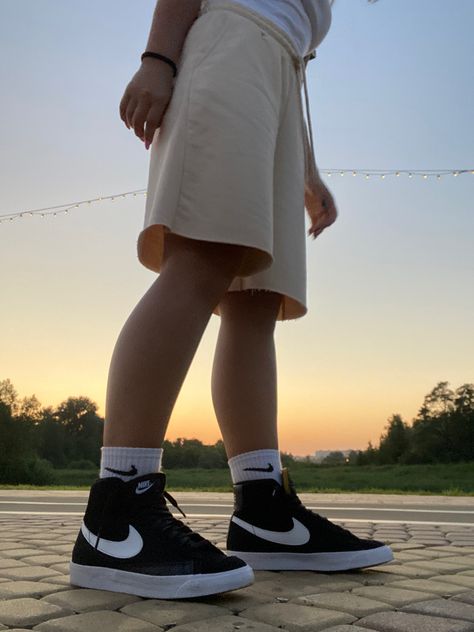 Nike Blazer Mid 77 Black Outfit, Nike Blazer Black Outfit, Nike Blazer Mid 77 Black, Nike Mid Blazer, Nike Blazer Black, How To Style Nike Blazers, Estilo Cholo, Nike Shoes Girls, Spring Outfits Men