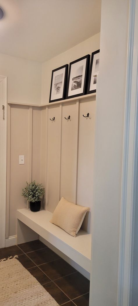 Entryway With Built In Bench, Entry Way Built In With Bench, Diy Entryway Bench With Hooks, Built In Foyer Bench Entrance, Entry Way With Bench And Hooks, Bm Cedar Key, Mudroom Hooks On Wall, Entryway Built In Bench, Built In Bench Entryway