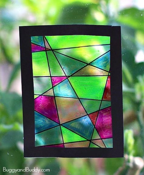 Stained Glass Suncatcher Craft | AllFreeKidsCrafts.com Making Suncatchers, Stained Glass Cookies, Diy Suncatchers, L'art Du Vitrail, Suncatcher Craft, Glass Craft, Glass Art Projects, Stained Glass Suncatcher, Stained Glass Crafts