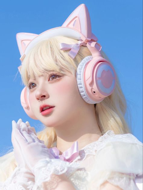 Character Structure, Zombie Life, Cat Headphones, Video Random, Cat Aesthetic, Girls Wear, Lolita Fashion, Cat Ear Headphones, Aesthetic Girl