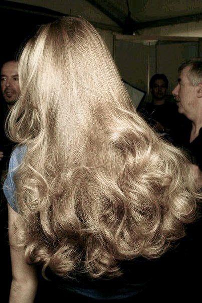 Blowout Blonde Hair, Roundbrush Blowout, Natalie Aesthetic, Curly Blowout, Aurora Hair, Blonde Haircut, Poofy Hair, Blonde Wavy Hair, Blowout Hair