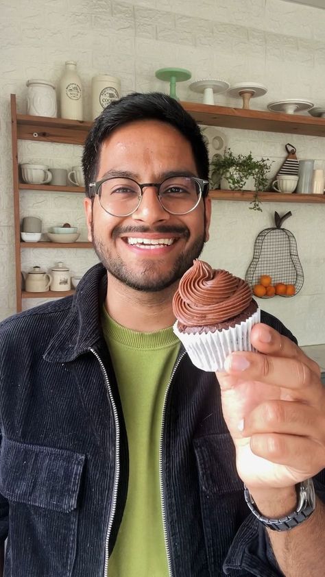 Nothing beats a classic chocolate cupcake, right 🧁✨? This no-oven eggless chocolate cupcake recipe is perfect for any occasion, be it a last- minute birthday baking plan, or midnight craving, these cupcakes are bound to save the day💁🏻‍♂️❤️ Try them today and you will be chocolate land, I promise 🍫😎 Ingredients 🧁3 tbsp oil 🧁5 tbsp sugar 🧁1/4 cup yogurt 🧁Espresso shot (1 tbsp water + 1 tsp coffee powder ) 🧁6 tbsp maida 🧁3 tbsp cocoa powder 🧁1/4 tsp baking powder 🧁1/8 tsp baking soda M Eggless Chocolate Cupcakes, Chocolate Cupcake Recipe, Midnight Cravings, Eggless Cakes, Birthday Baking, Cupcake Recipes Chocolate, Eggless Cake, Cupcake Recipe, Espresso Shot