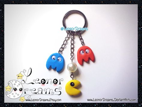 Polymer Clay Keychains, Keychains For Men, Retro Keychain, Mens Keychains, Pac Man, Clay Charms, Cute Crafts, Retro Gaming, White Pearl