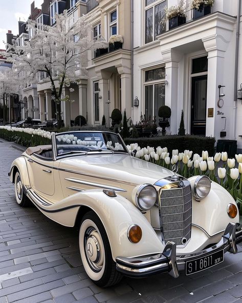 Vintage Car Wedding, One Step Beyond, Lehenga Red, Cool Old Cars, Old Vintage Cars, Flower Wallpapers, Tulips Garden, Wedding Money, Aesthetic Shop