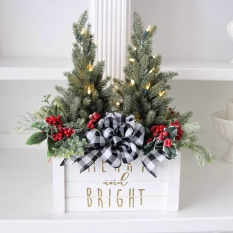 Table Top Tree, Faux Trees, Christmas Planter, Christmas Flower Arrangements, Country Christmas Decorations, Christmas Centerpieces Diy, Christmas Arrangements, White Lights, Christmas Tree Ideas