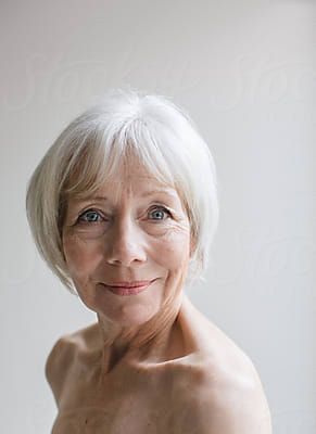 Older Woman Art, Older Woman Portrait, Beautiful Aged Women, Classic Hairstyles, Summer Hairstyles For Medium Hair, Rule Of Thirds, Trending Hairstyles, Grey Background, Aging Gracefully