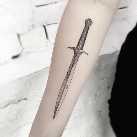 Tattoo of the sword Sting, from Lord of The Rings (LOTR). Black and grey, detailed, fineline, microrealism tattoo. Trident Tattoo, Lotr Tattoo, Blade Tattoo, Lord Of The Rings Tattoo, Broadway New York, Dagger Tattoo, Ring Tattoos, Stylist Tattoos, Tattoo Designs And Meanings