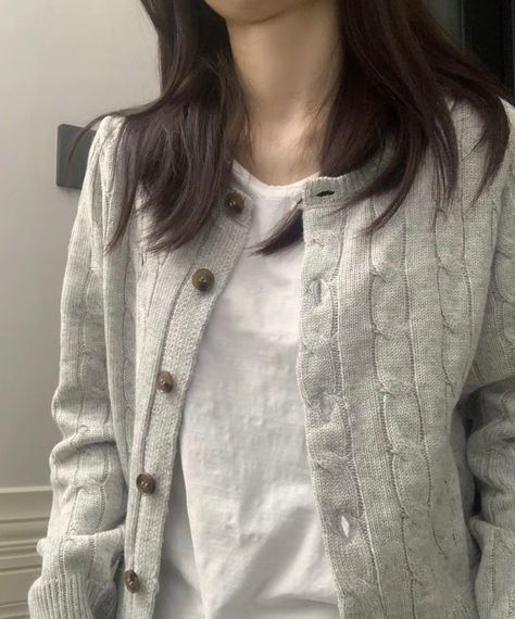 Loner Outfit, Grey Cardigan Outfit, Downtown Coquette, Aesthetic Grey, Cute Simple Outfits, Casual Style Outfits, Lookbook Outfits, Aesthetic Outfits, Outfits Casuales