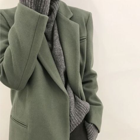 Minimalist Moda, Fall Fashion Coats, Look Adidas, Mode Inspo, Looks Style, Mode Inspiration, Fall Winter Outfits, Look Fashion, Minimalist Fashion