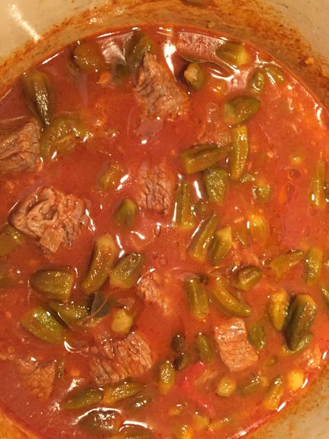 Middle Eastern Okra Stew, Egyptian Beef Recipes, Egyptian Okra Recipe, Bamya Recipe, Chaldean Recipe, Sudanese Food, Middle Eastern Recipes Arabic Food, Iraqi Cuisine, Libyan Food