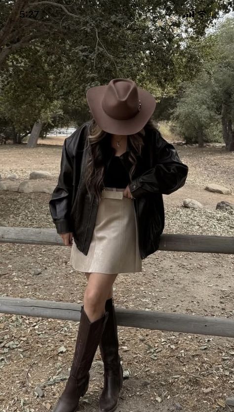 Moody Cowgirl Aesthetic, Cowgirl Aesthetic, Outfit Goals, Dark Academia