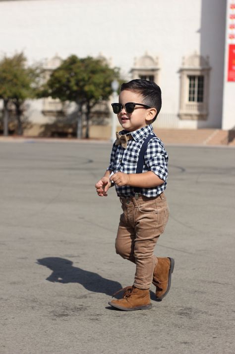 Kids fashion Toddler Suspenders, Foto Kids, Toddler Boy Fashion, Foto Baby, Skirt Shoes, Kids Fashion Boy, Eyes Model