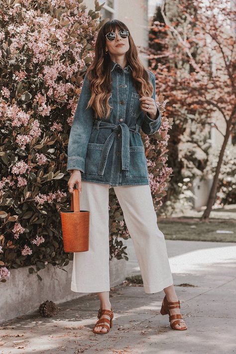 & Other Stories Denim Jacket, Everlane Wide Leg Crop Pants, and Marais USA Shoes. #EthicalFashion Belted Jacket Outfit, Camo Trousers, White Culottes, Fancy Friday, Jean Jacket Outfits, Denim Jacket Outfit, Camisa Jeans, Denim Projects, Wide Leg Crop Pants