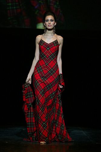 Tartan Dress by Amanda@ScotClans, via Flickr - I totally need this for Burns Night! Mode Tartan, Look 80s, Tartan Fashion, Tartan Kilt, Tartan Dress, Mode Casual, Looks Street Style, Plaid Fashion, 가을 패션