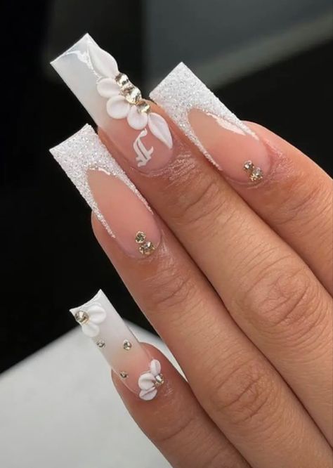 White Wedding Nails, Quince Nails, Elegant White Wedding, Gel Nails Long, Wedding Acrylic Nails, Colored Acrylic Nails, White Acrylic Nails, Girly Acrylic Nails, Wedding Nail