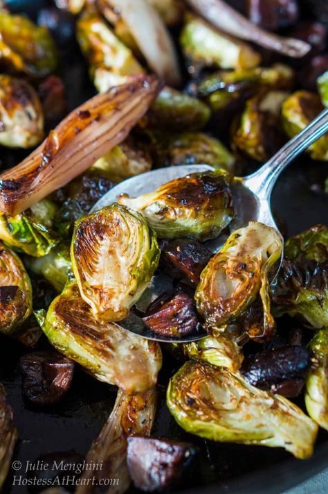 Bbq Chicken Breast Recipe, Oven Roasted Mushrooms, Roasted Brussel Sprouts Oven, Oven Roasted Eggplant, Shallot Recipes, Vegetarian Roast, Easy Vegetable Side Dishes, Oven Roasted Turkey, Roasted Brussels Sprouts