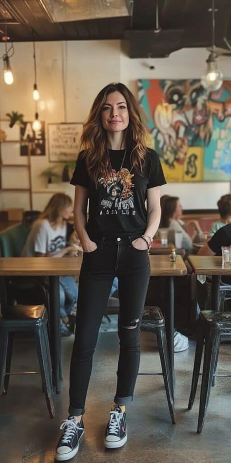 Bold Graphic Tee: Fun All-Black Style for Moms Functional Outfits Women, Black T Shirt And Jeans Outfit, How To Style Oversized Tee, All Black Outfits Summer, Super Bowl Outfits For Women Casual, Print Tee Outfit, Black T Shirt Outfit, Black Tee Outfit, Punk Mom