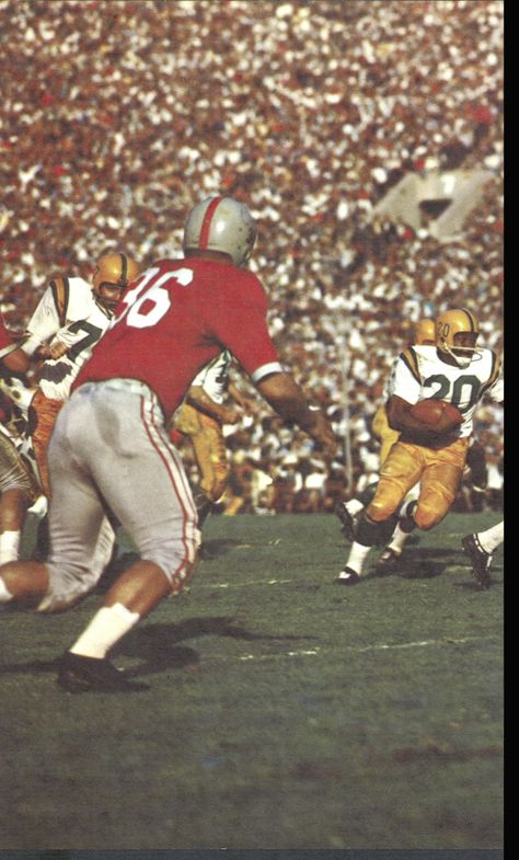 Oregon halfback Willie West runs vs. Ohio State in the 1958 Rose Bowl. From the 1958 Oregana (University of Oregon yearbook). www.CampusAttic.com College Pics, University Aesthetic, Vintage Ohio State, College Football Players, Football History, Oregon Ducks Football, Vintage College, University Of Oregon, Ohio State University