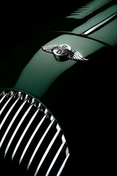 Morgan Cars, Dark Green Aesthetic, British Racing Green, Pt Cruiser, Racing Green, Hood Ornaments, Old Car, Automotive Art, British Cars