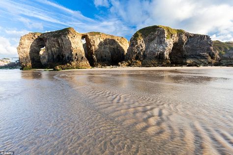 Best of the UK: Perranporth Beach in Cornwall scooped fifth place in the UK's most amazing beaches awards Beaches In Uk, Perranporth Beach, Beach Scotland, Beautiful Places In England, Rhossili Bay, Cornwall Holiday, Beach Cornwall, British Beaches, Greece Italy