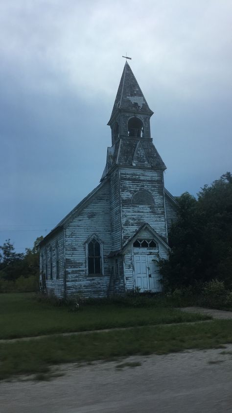 Looks haunted, I like it! I'd love to find an old worn out church and take over, make it my own little church of Satanic necromancy Take Me To Church Aesthetic, Northeast Gothic, Creepy Building Aesthetic, Southern Gothic Illustration, Goth Church, Old Church Aesthetic, Satanic Church, Scary Religious Aesthetic, Creepy Church Aesthetic