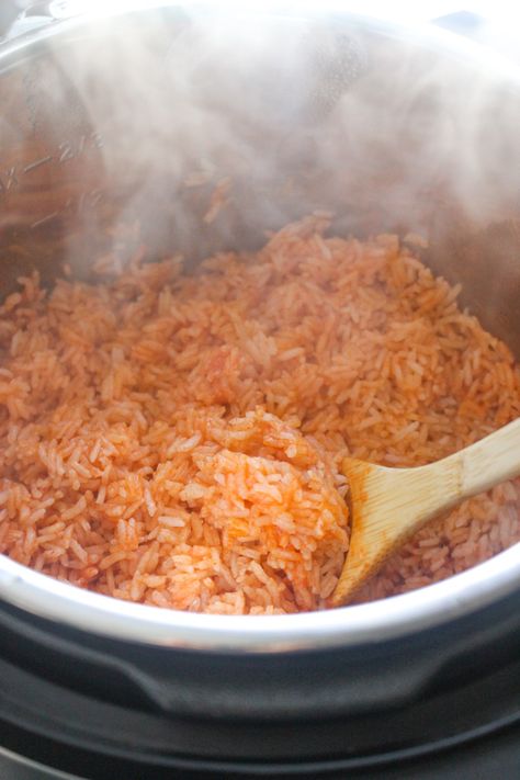 Instapot Mexican Rice Easy, Instant Pot Spanish Rice Easy, Pressure Cooker Spanish Rice, Spanish Rice In Crock Pot, Mexican Rice Recipe Instant Pot, Instapot Spanish Rice, Spanish Rice Recipe Instant Pot, Spanish Rice In Rice Cooker, Crockpot Spanish Rice