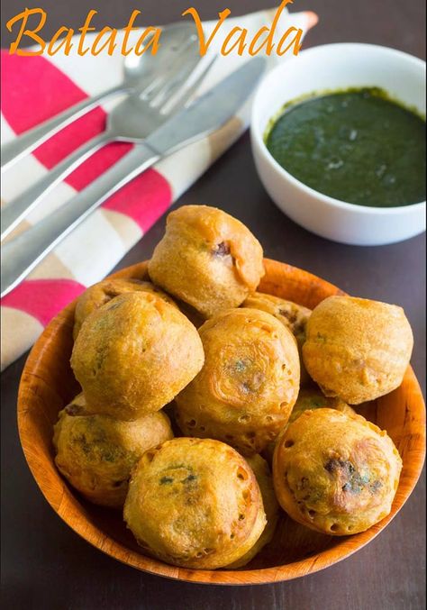 Batata VadaAloo Bonda Bonda Recipe, Aloo Bonda, Batata Vada, Vada Recipe, Mumbai Street Food, Recipes Potato, Iftar Recipes, Pakora Recipes, Asian Street Food