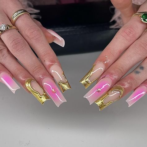 Pink and gold go so well 💕✨ ❀ ❀ ❀ Medium Long Length 8 Magnets Classic Nude ❀ ❀ ❀ #nails #nailinspo #nailsofinstagram #utah #utahnailtech #westvalley #uñas #slcnails #explorepage #explore #acrylicnails #cutenails #pinknails #goldnails #chrome #nailstagram Pink And Gold Square Nails, Pink And Gold Chrome Nails, Pink And Gold Acrylics, Gold And Pink Nails Acrylic, Pink And Gold Nail Designs, Gold And Pink Nails, Classic Nude Nails, Pink And Gold Nails, Pink Gold Nails