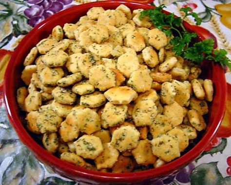 Hunting Snacks, Dill Ranch, Oyster Crackers Recipe, Ranch Oyster Crackers, Snack Crackers, Crackers Recipe, Oyster Crackers, Snack Mix Recipes, Cracker Snacks