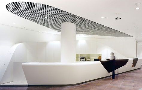 cool ceilings - Google Search Reception Office, Information Desk, Modern Offices, Lobby Interior Design, Reception Desk Design, Hospital Interior, Office Lobby, Reception Desks, Reception Counter