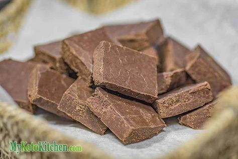 Chocolate-Fudge-MyKetoKitchen-Web Keto Chocolate Fudge, Keto Approved Foods, Keto Fudge, Keto Kitchen, My Keto, Keto Diet Benefits, Keto Sweets, Starting Keto Diet, Keto Diet Food List