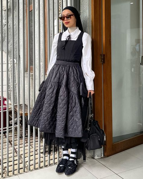 My Chemical Romance girly back at yer service 🔊🔊🔊 hope you have a wonderful weekend! outfit deetz: white shirt top —— @josephineanni black corset —— @pomelofashion puffy skirt —— no brand lace skirt —— @alexalexaofficial bag —— @daintys.official shoes —— @simonerocha_ . . . . . . . . . . . . Helena Core. My Chemical Romance. Outfit Repeater. Black and Red Outfit. Lace outfit. Dark Coquette. Lace Skirt. Lace Blouse. Outfit Inspo. Emo Inspired outfit. Red Shoes. Black Skirt. Semi Maxima... White Lace Shirt Outfit, Outfit Inspo Emo, Lace Blouse Outfit, Lace Shirt Outfit, Black And Red Outfit, Outfit Repeater, Outfit Dark, Official Shoes, White Lace Shirt