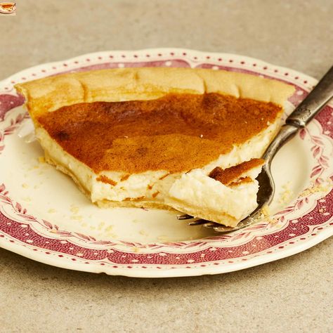 Amish Custard Cottage Cheese Pie Amish Custard, Cottage Cheese Pie Recipe, Cottage Cheese Pie, Unique Pie Recipes, Cheese Pie Recipe, Bean Pie, Mennonite Recipes, Unique Pies, Milk Tart