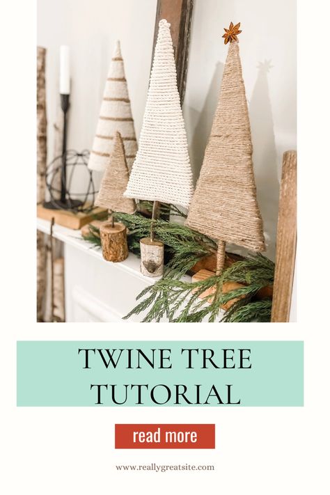 Learn how ti make this easy jute tree with scraps at home. Jute Christmas Decoration, Diy Jute Christmas Ornaments, Burlap Christmas Trees, Diy Twine Christmas Tree, Jute Christmas Trees Diy, Rope Christmas Trees Diy, Twine Christmas Trees Diy, Yarn Christmas Tree Diy, Rope Christmas Tree