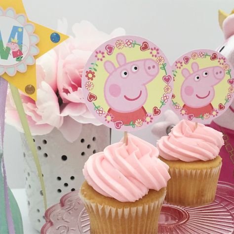 Peppa Pig Birthday Cupcakes, Candy Bar Peppa Pig Ideas, Peppa Pig Cupcakes Ideas, Peppa Cupcakes, Pig Birthday Theme, Pig Birthday Party Decorations, Peppa Pig Cupcakes, Peppa Pig Birthday Party Decorations, Greta Gris