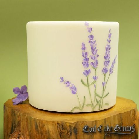 Lavender Flower Cake, Lavender Cake Design, Bolos Aesthetic, Lavender Cakes, Cake Lavender, Flowers Outline, Design Stencils, Lavender Cake, 80 Birthday Cake