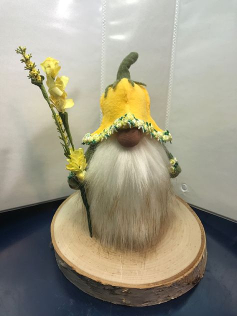 Flower Gnome, Spring Gnomes Diy, Spring Gnomes Diy How To Make, Summer Gnomes, Spring Gnomes, Alcohol Ink Glass, Winter Wreath Diy, Enchanted Doll, Gnome Hat