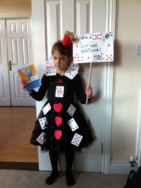 Queen of Hearts: Alice in Wonderland Minnie Mouse Kostüm, Costumes You Can Make At Home, Easy Book Week Costumes, Book Week Costumes, Queen Of Hearts Dress, Teen Halloween Party, Book Characters Dress Up, 3 People Costumes, World Book Day Ideas