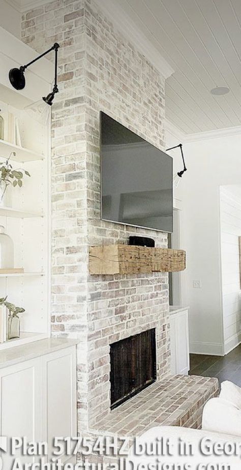 White Wash Brick Fireplace, Wallpapers Home, Built In Shelves Living Room, Brick Fireplace Makeover, Home Decor Painting, Fireplace Built Ins, Living Room Decor Fireplace, Home Decor Idea, Painting Home Decor