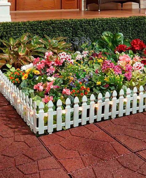 20 Ideas de cercas decorativas - Dale Detalles Picket Fence Garden, Picket Fence Panels, Garden Fence Ideas, White Picket Fence, Front Lawn, Fence Ideas, Garden Borders, Picket Fence, Garden Fencing