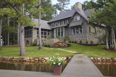 Lake House Exteriors, Lake House Architecture, Lakehouse Exterior, Exterior Entrance, Houses Exterior, Vista House, Screened Porch Designs, Cabin Interior Design, Lake Houses Exterior