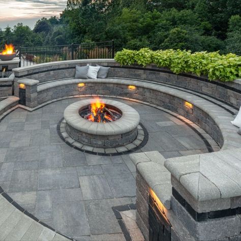 Deck Outdoor Kitchen, Outdoor Kitchen And Bar, Concrete Pool Deck, Outdoor Fire Pit Seating, Outdoor Fire Pit Area, Bar Island, Backyard Seating Area, Patio Pavers Design, Deck Outdoor