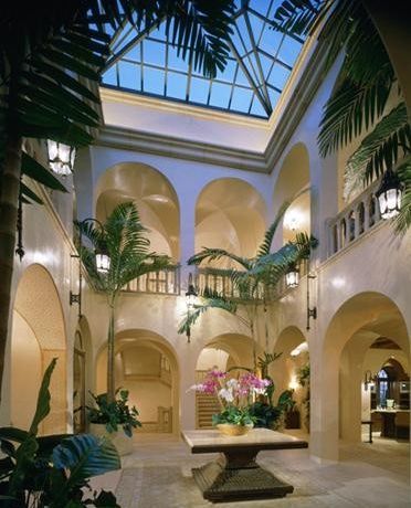 Mediterranean inspired, this home's spectacular entryway highlights its arched openings with columns & its huge pyramid skylight allows light to beam in & flow into the adjacent rooms via the arches. Residential Lighting Design, Moroccan Houses, Indoor Courtyard, Courtyard House Plans, Courtyard Design, Spanish Style Home, Casas Coloniales, Hacienda Style, Patio Interior