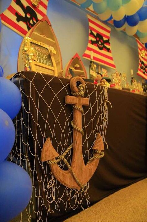 Pirate Centerpiece Ideas, Hollywood Theme Party Decorations, Pirates Birthday Party Ideas, Pirates Birthday Party, Pirate Party Decorations, One Piece Birthdays, Pirate Themed Birthday Party, Pirate Photo, Pirate Themed Birthday