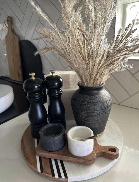 Black Accent Kitchen Decor, Kitchen Center Island Decor Ideas, Neutral Kitchen With Black Accents, Black And Wood Kitchen Decor, Black And Neutral Kitchen, Dinning Tabletop Decor, Black And Cream Kitchen, Center Piece For Dining Table, Black And White Kitchen Decor