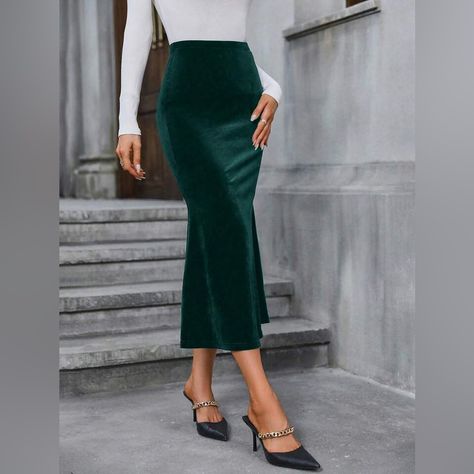 Brand New! Please See Photos For Measurements! Material Is Stretchy Plus Size Dark Green Skirt, Emerald Green Slip Skirt, Formal Velvet Skirt, Holiday Skirt Women, Maxi Skirt For Fall, Long Skirt Elegant, Green Skirt Outfits, Green Velvet Skirt, Skirt For Fall