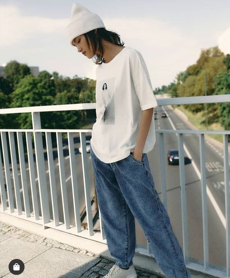 Jeans Oversize, Balloon Jeans, Joggers Outfit, Like Someone, Oversize T Shirt, Shirts Women, Online Stores, Oversized Tshirt, Women Men