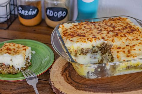 Pastelon Recipe, Dominicano Recipes, Hungarian Food, Dominican Food, Beef And Potatoes, Shepherd's Pie, Hungarian Recipes, Brazilian Food, Shepherds Pie