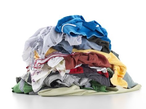 On laundry day, after you’ve gathered and sorted, you look at the varying piles of clothes: some small, some large, and others in between. But when you pick up a pile and put it in the washer, do you really know what size you should set the controls to? Closet Detox, Waste Clothing, Environmentally Friendly Living, Textile Recycling, Cleaning Cloths, Help The Environment, Broken Leg, Dirty Laundry, Eco Friendly Clothing